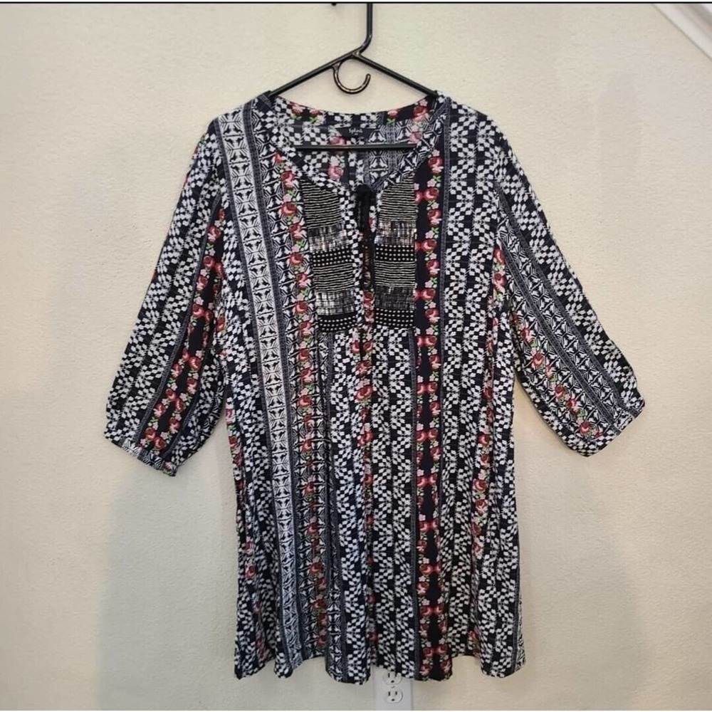 Splash Black Top Floral Printed With Beaded Necklace Size 22